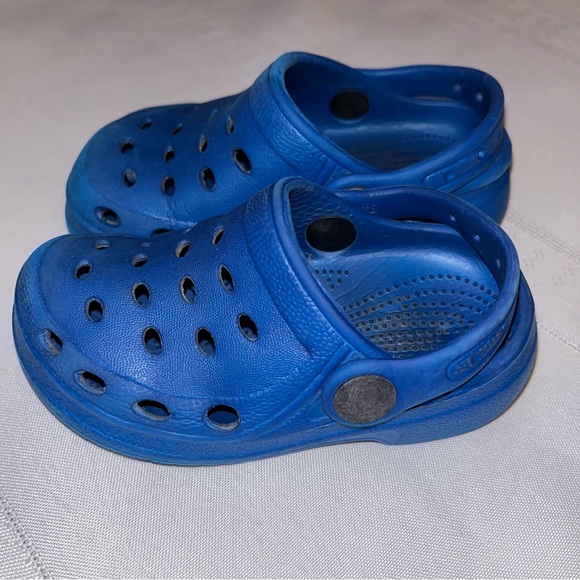 Unisex Kids Blue Clogs Slippers Sandals Slip on Shoes Eur 20-21 Size 4-5 12-18 M - Picture 6 of 12